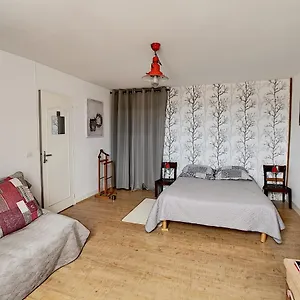 Maison De Au Pied De La Montagne Noire Bed and breakfast